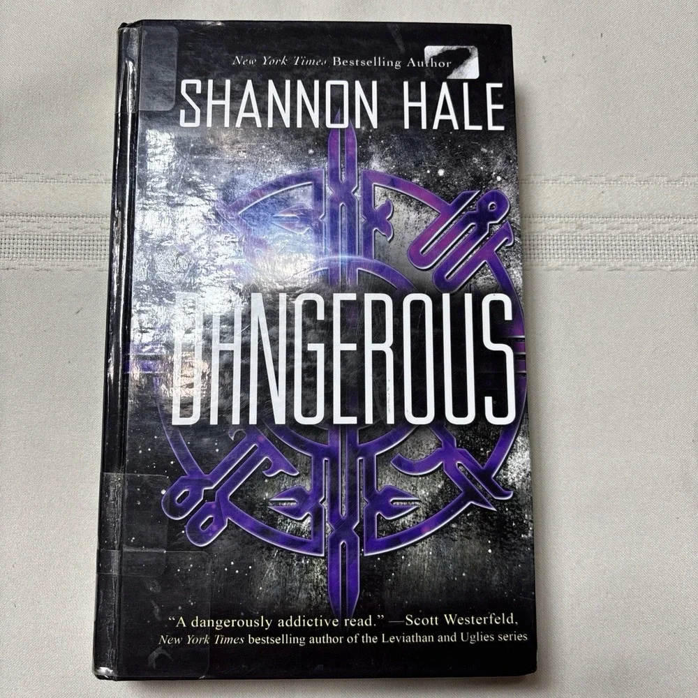 Dangerous by Shannon Hale Large Print Hardcover 2014 Gale Cengage